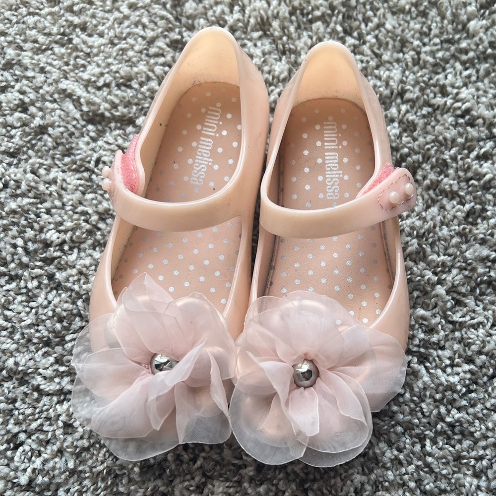 Mini Melissa with flower